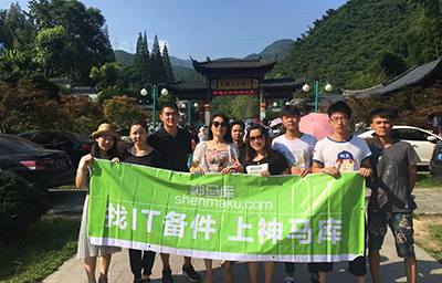 乐玩LEWIN时代公司大合照